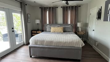 4 bedrooms, desk, iron/ironing board, WiFi