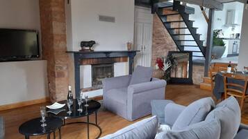 Télévision, cheminée