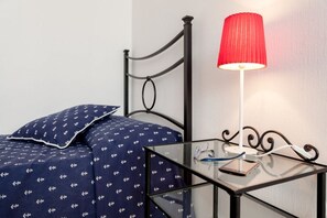 1 bedroom, bed sheets