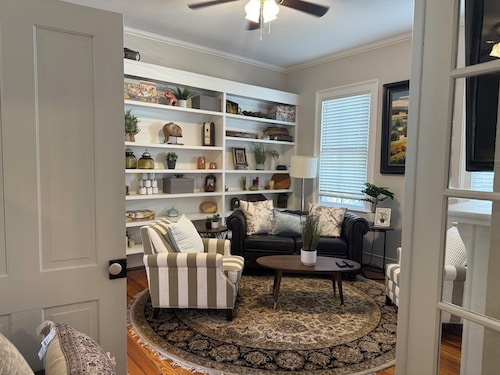 Charming Century Old 3-bedroom house with WiFi and AC in fantastic Columbia