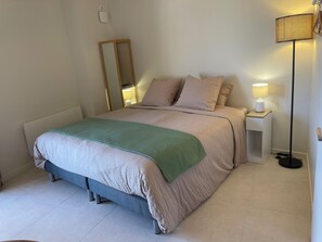 1 chambre, fer et planche à repasser, accès au Wi-Fi (inclus)