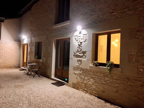 "Studio du Pressoir" studio for short-term rental (seasonal rental).