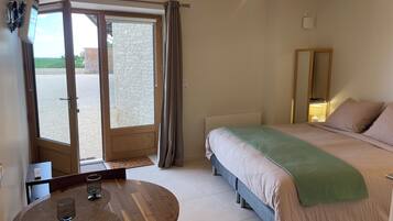 1 slaapkamer, een strijkplank/strijkijzer, gratis wifi, beddengoed