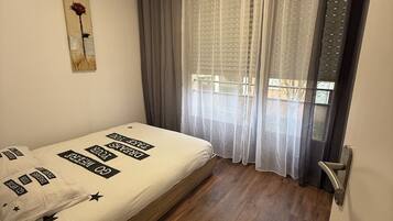 2 bedrooms, WiFi, bed sheets