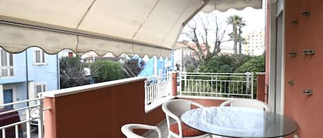 屋外ダイニングエリア