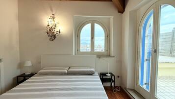 3 bedrooms, bed sheets