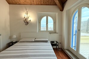 3 bedrooms, bed sheets