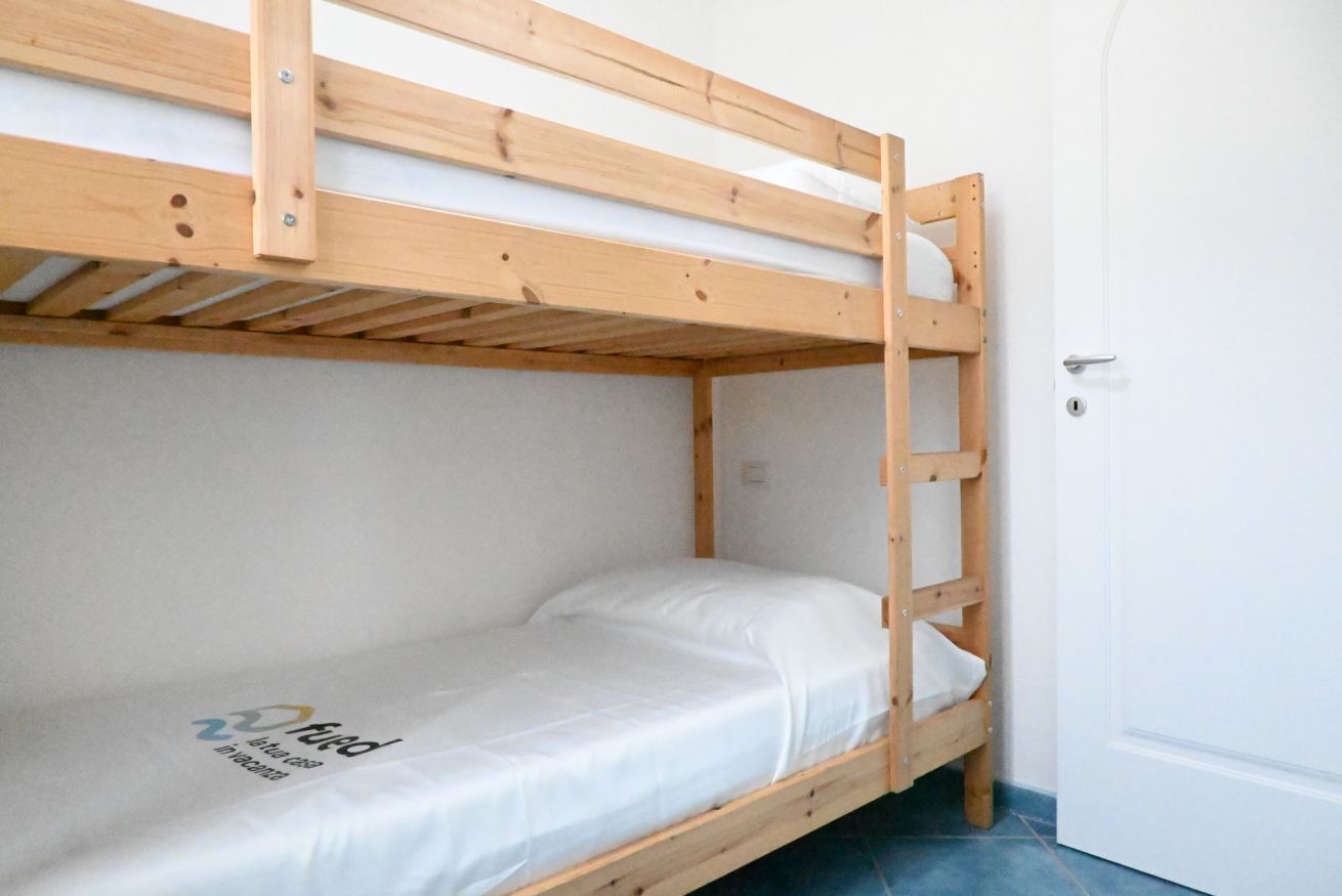 3 bedrooms, bed sheets