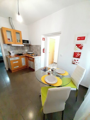 Appartement Confort, non-fumeurs, vue jardin | Coin séjour