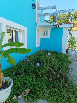 Deluxe Apartment, Garden View | Pemandangan dari bilik