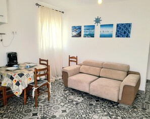 Deluxe-huoneisto, näköala puutarhaan | Oleskelualue