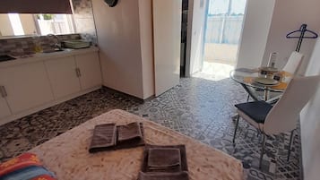 Comfort-Studio, Kochnische, Gartenblick | VerdunkelungsvorhÀnge, schallisolierte Zimmer, kostenloses WLAN