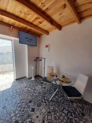 Comfort Studio, Kitchenette, Garden View | Living area - Tropicana Holiday Apartments (Albufeira)