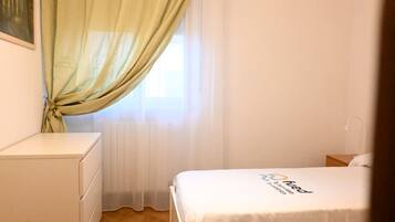 3 bedrooms, bed sheets