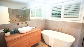Shower, hair dryer, towels