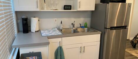 Fridge, microwave, coffee/tea maker, cookware/dishes/utensils