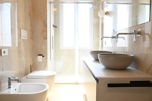 A modern bathroom with a large sink, a toilet, and a shower area. - SE156 – Senigallia, three-room apartment a few steps from the sea (Senigallia)