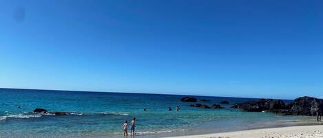 Aurinkotuoleja, rantapyyhkeitÀ