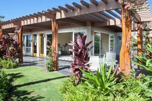 Terrace/patio - Hilton Pass,New Listing/Seasoned Host,Sleeps 8, N1 (Waikoloa Village)