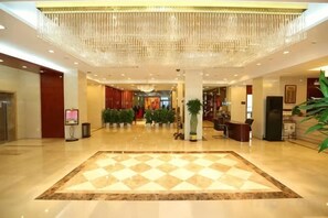 A spacious lobby with a large chandelier, potted plants, and a checkered carpet. - Xuting Hotel (Taiyuan Xinmin North Street) (Taiyuan)
