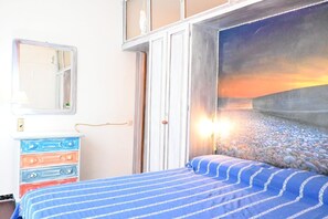 2 bedrooms, bed sheets - P054 - Porto Recanati, comfortable three-room apartment with outdoor patio (Porto Recanati)