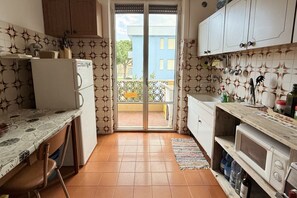 Fridge, microwave, oven