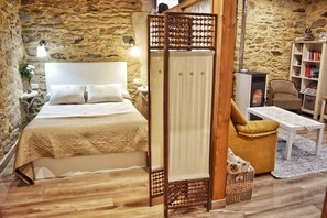 2 habitaciones, tabla de planchar con plancha, wifi y ropa de cama 