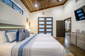 2 bedrooms, desk, free WiFi, bed sheets