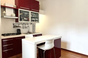 Frigorífico, horno y lavavajillas