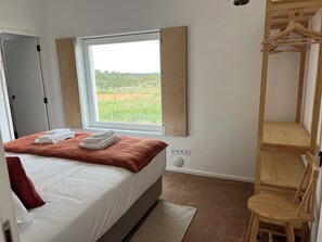 3 quartos, escrivaninha, berço de viagem, Wi-Fi