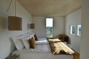 3 bedrooms, desk, travel crib, WiFi