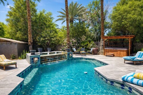 10BR/6BA - 2 Private Homes, Pool, Heated Spa, Golf -Family Reunions & Big Groups