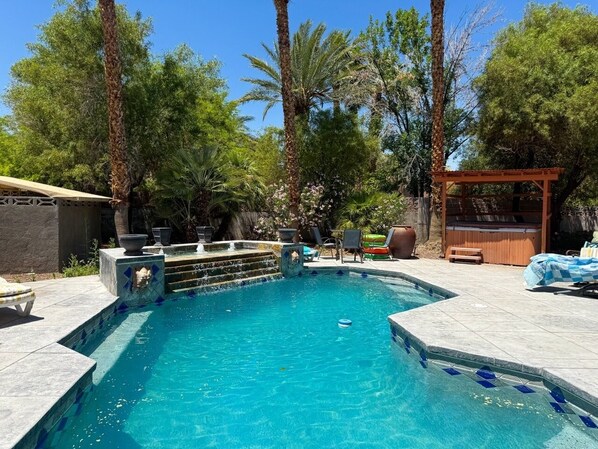 Outdoor pool - 10BR/6BA - 2 Private Homes, Pool, Heated Spa, Golf -Family Reunions & Big Groups (Las Vegas)