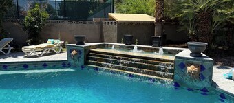 10BR/6BA - 2 Private Homes, Pool, Heated Spa, Golf -Family Reunions & Big Groups