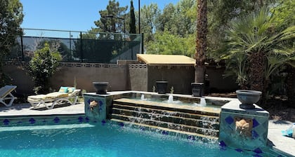 10BR/6BA - 2 Private Homes, Pool, Heated Spa, Golf -Family Reunions & Big Groups