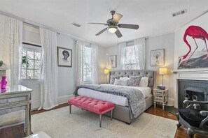3 bedrooms, desk, iron/ironing board, free WiFi