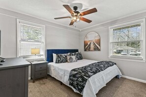 3 bedrooms, desk, iron/ironing board, free WiFi