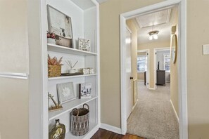 Interior - Savannah House, Family Friendly,  Sleeps 6, Dog OK (Savannah)