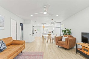 Smart TV, books - Savannah House, Getaway Near Tybee & Sav  Sleeps 4 (Savannah)