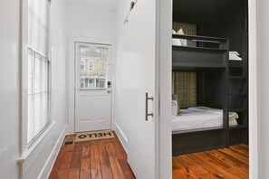 2 soverom, strykejern/-brett, wi-fi (inkludert) og sengetøy