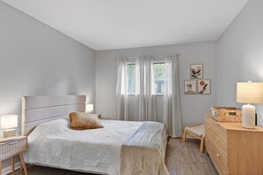 2 bedrooms, desk, iron/ironing board, free WiFi