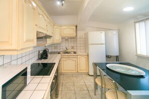 Fridge, microwave, oven, dishwasher