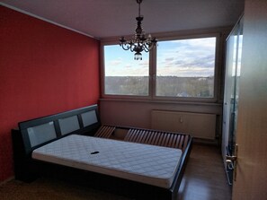 Interior - Fitters' apartment Dormagen above the rooftops. (Dormagen)