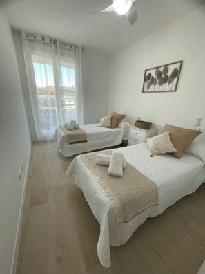 2 chambres, fer et planche à repasser, Wi-Fi, draps fournis