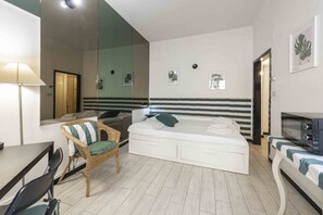 1 bedroom, desk, iron/ironing board, WiFi