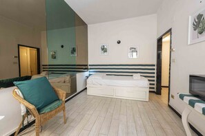 1 bedroom, desk, iron/ironing board, WiFi