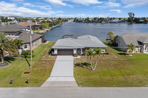 Exterior - Spacious 4-bedroom heated pool house in welcoming Cape Coral (Cape Coral)
