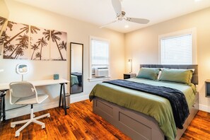 2 Schlafzimmer, Schreibtisch, Bügeleisen/Bügelbrett, Reisekinderbett