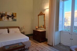 3 bedrooms, in-room safe, iron/ironing board, free WiFi