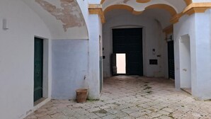 Exterior detail - Historic residence in a village near the beaches of Salento (Palazzo Cosi-Forina (Morciano di Leuca)
